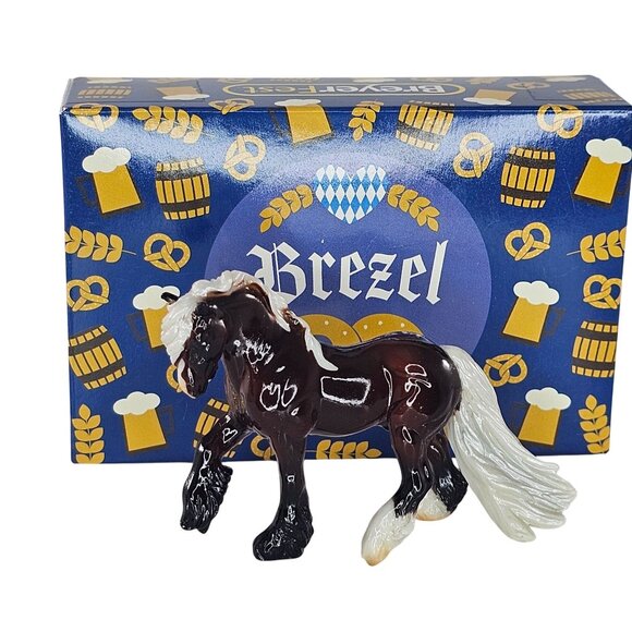 Breyerfest Brezel 2022 Glossy Fell Pony Stablemate Oktoberfest Treats Horse New - Picture 1 of 11